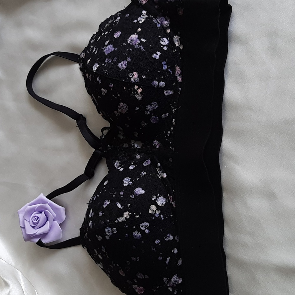 Victoris Secret Pink lace bra.  Size M. Adjustable raser back straps.  B…